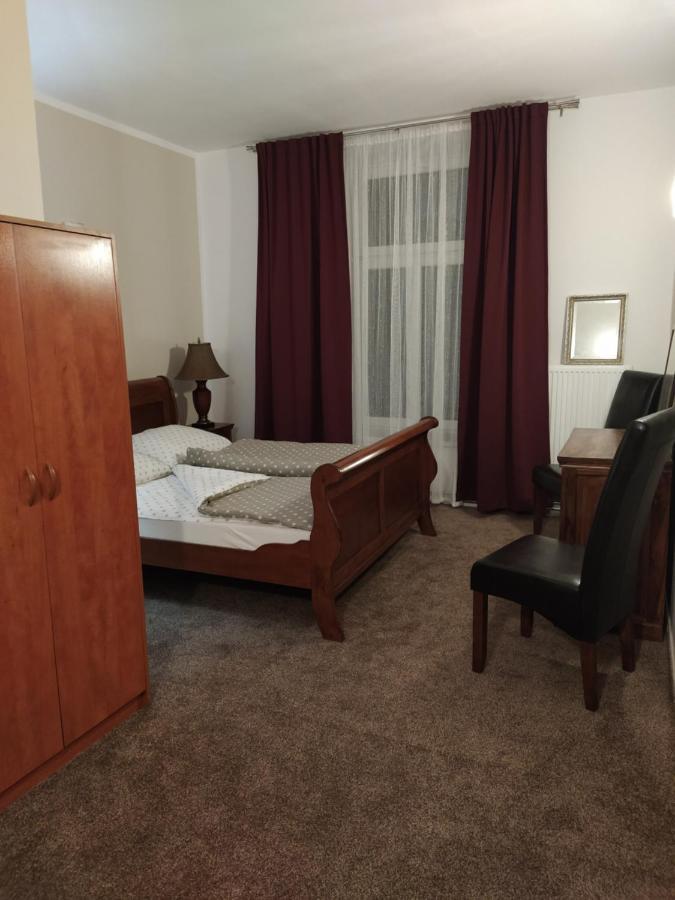 Hotel Koruna Penzion Teplice nad Metuji Ngoại thất bức ảnh
