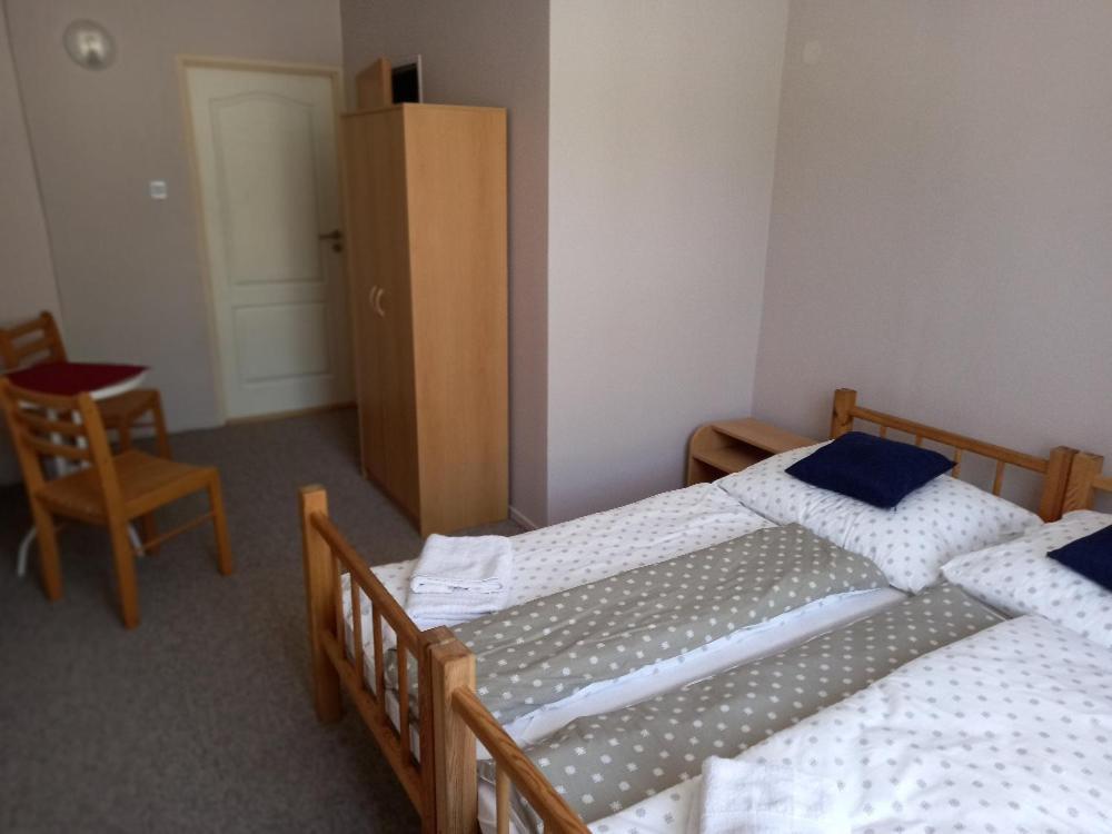 Hotel Koruna Penzion Teplice nad Metuji Ngoại thất bức ảnh
