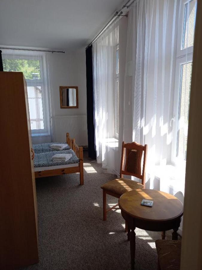 Hotel Koruna Penzion Teplice nad Metuji Ngoại thất bức ảnh