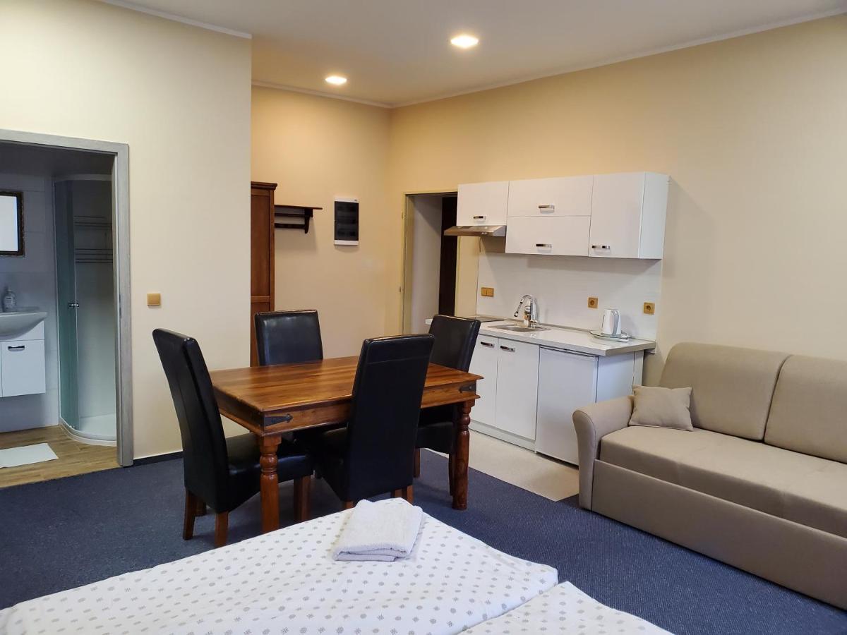 Hotel Koruna Penzion Teplice nad Metuji Ngoại thất bức ảnh