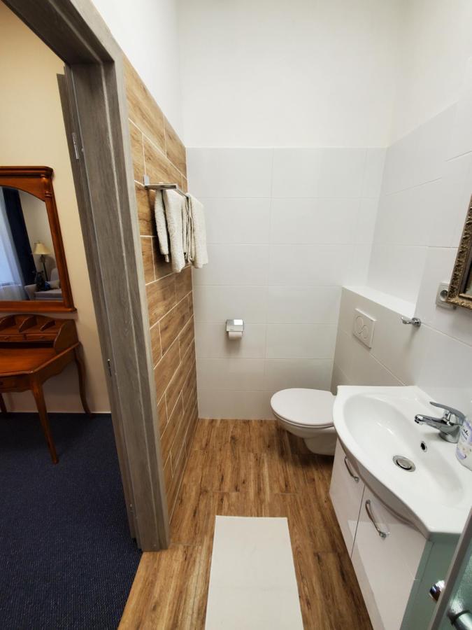 Hotel Koruna Penzion Teplice nad Metuji Ngoại thất bức ảnh