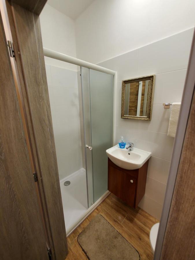 Hotel Koruna Penzion Teplice nad Metuji Ngoại thất bức ảnh